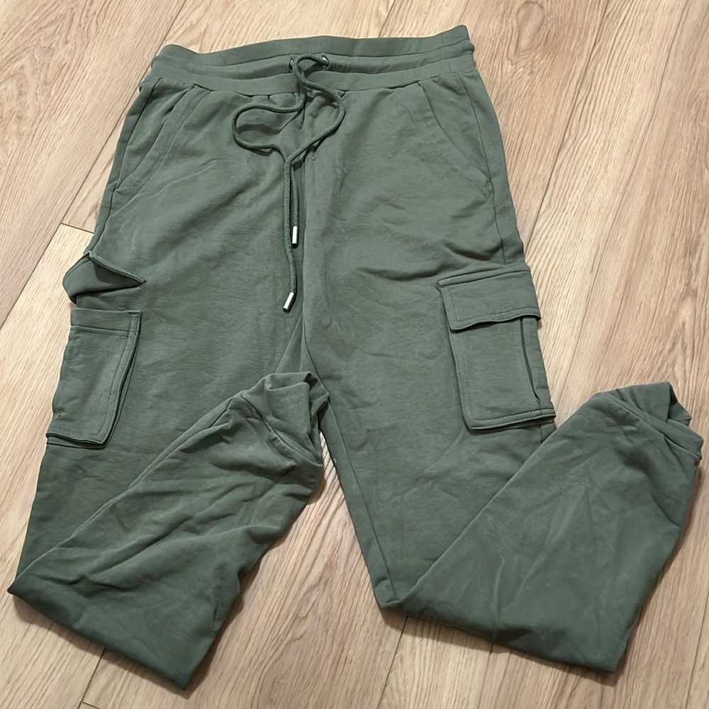 Boutique army green cargo joggers.